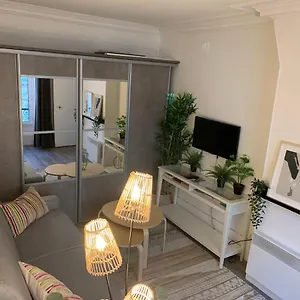 Appartement Moderne Au Coeur De Batignolles, Paris