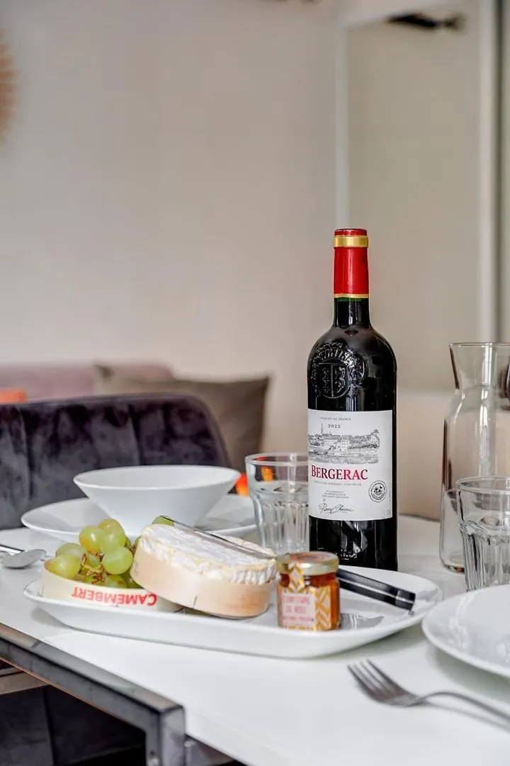 391 Suite Biot 5 - Superbe Appartement A Paris 0*,  France